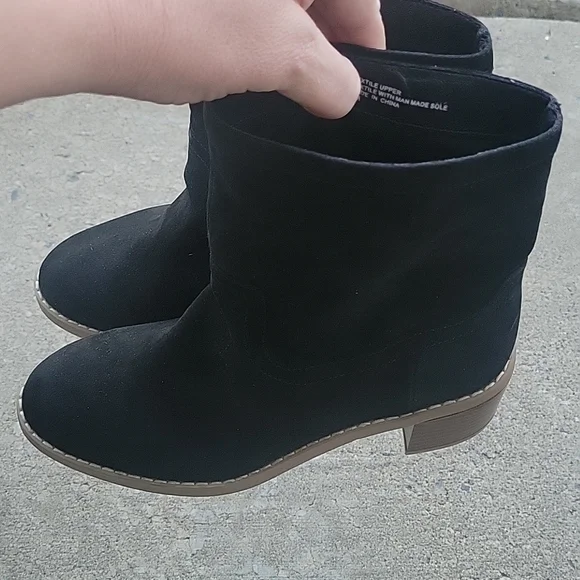 NEW! LOFT Black Faux Suede Chunky Heel Pull On Ankle Boots. - Picture 2 of 6